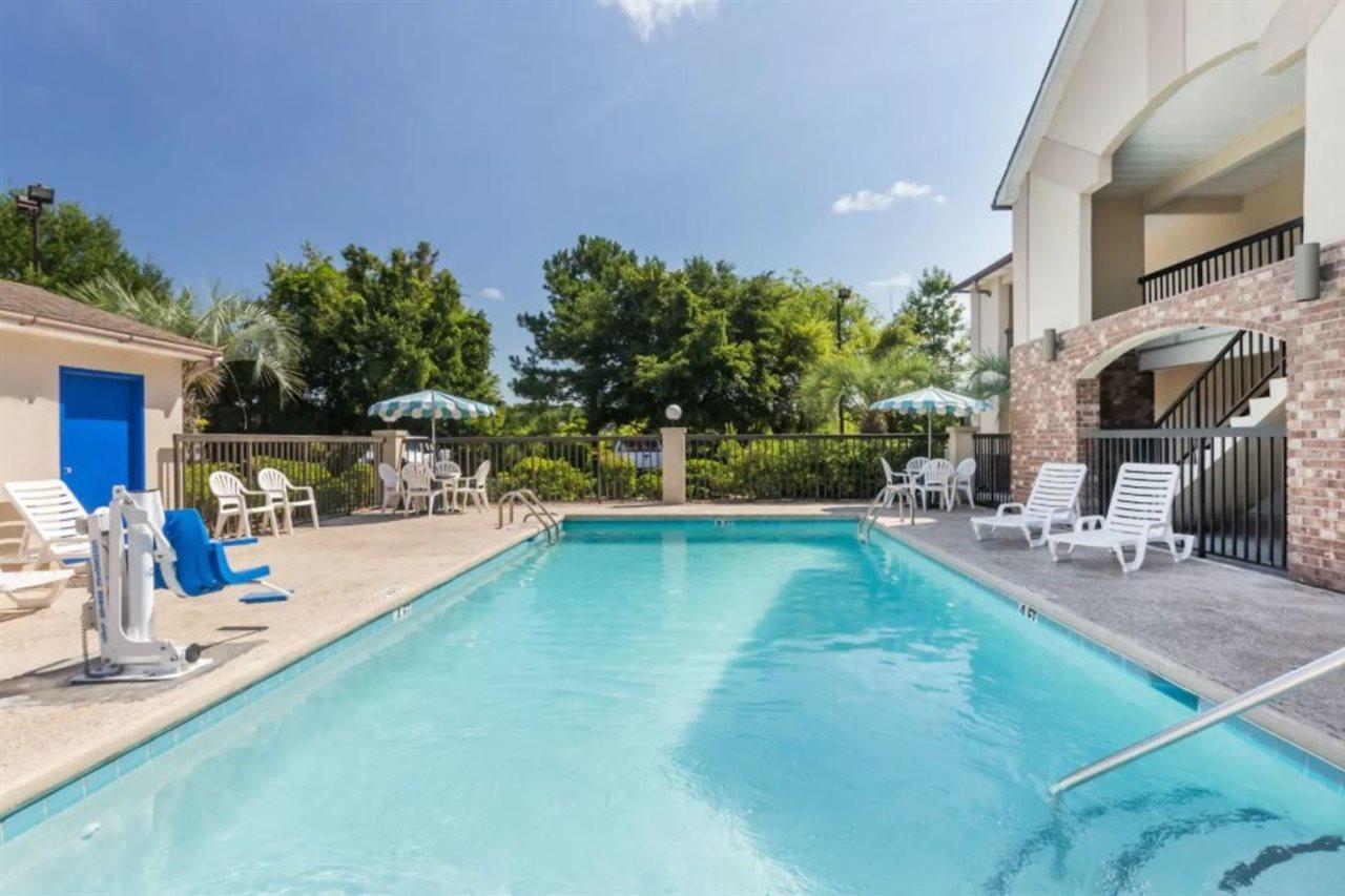 Howard Johnson By Wyndham Savannah Ga Exterior photo