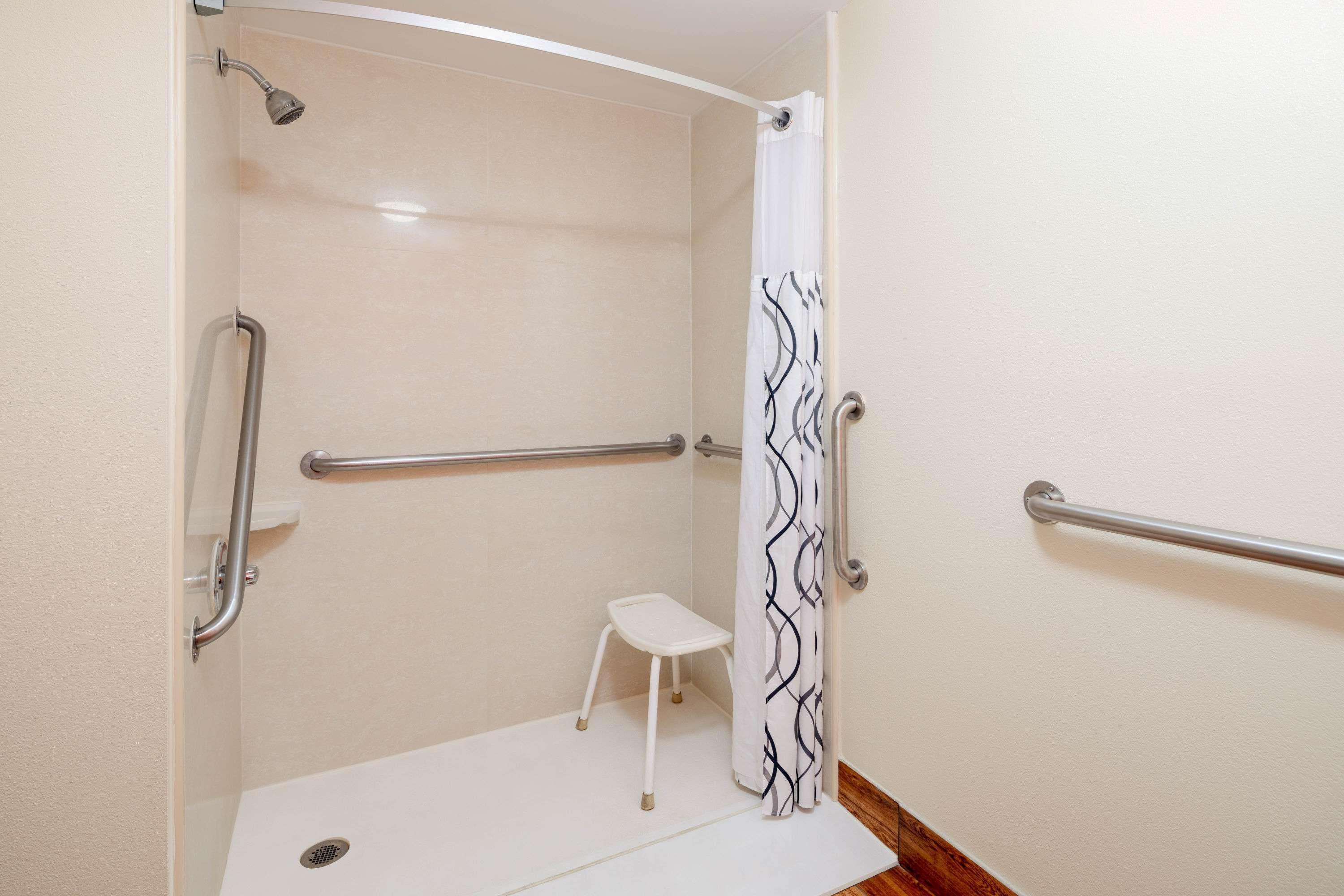 Howard Johnson By Wyndham Savannah Ga Exterior photo