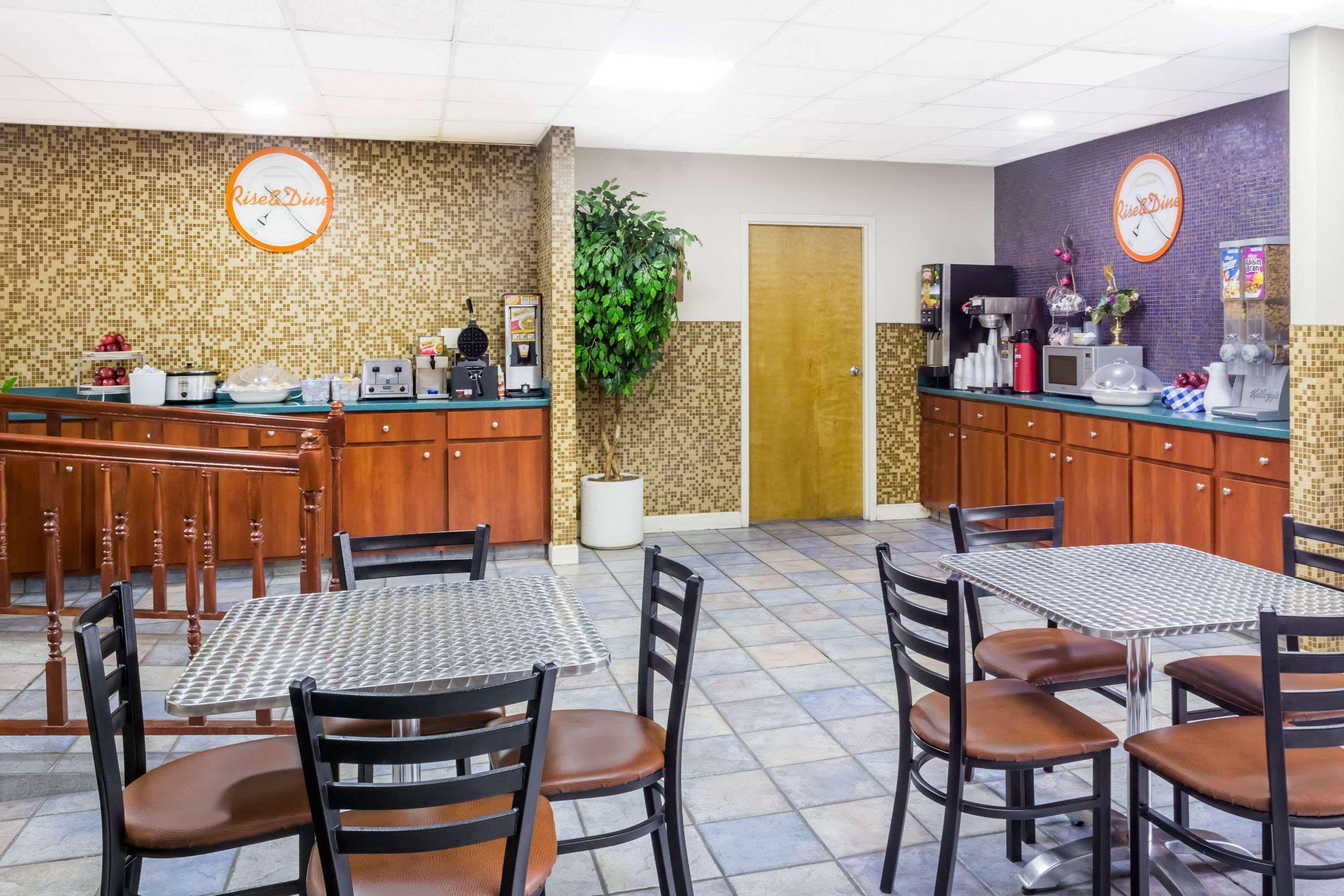 Howard Johnson By Wyndham Savannah Ga Exterior photo