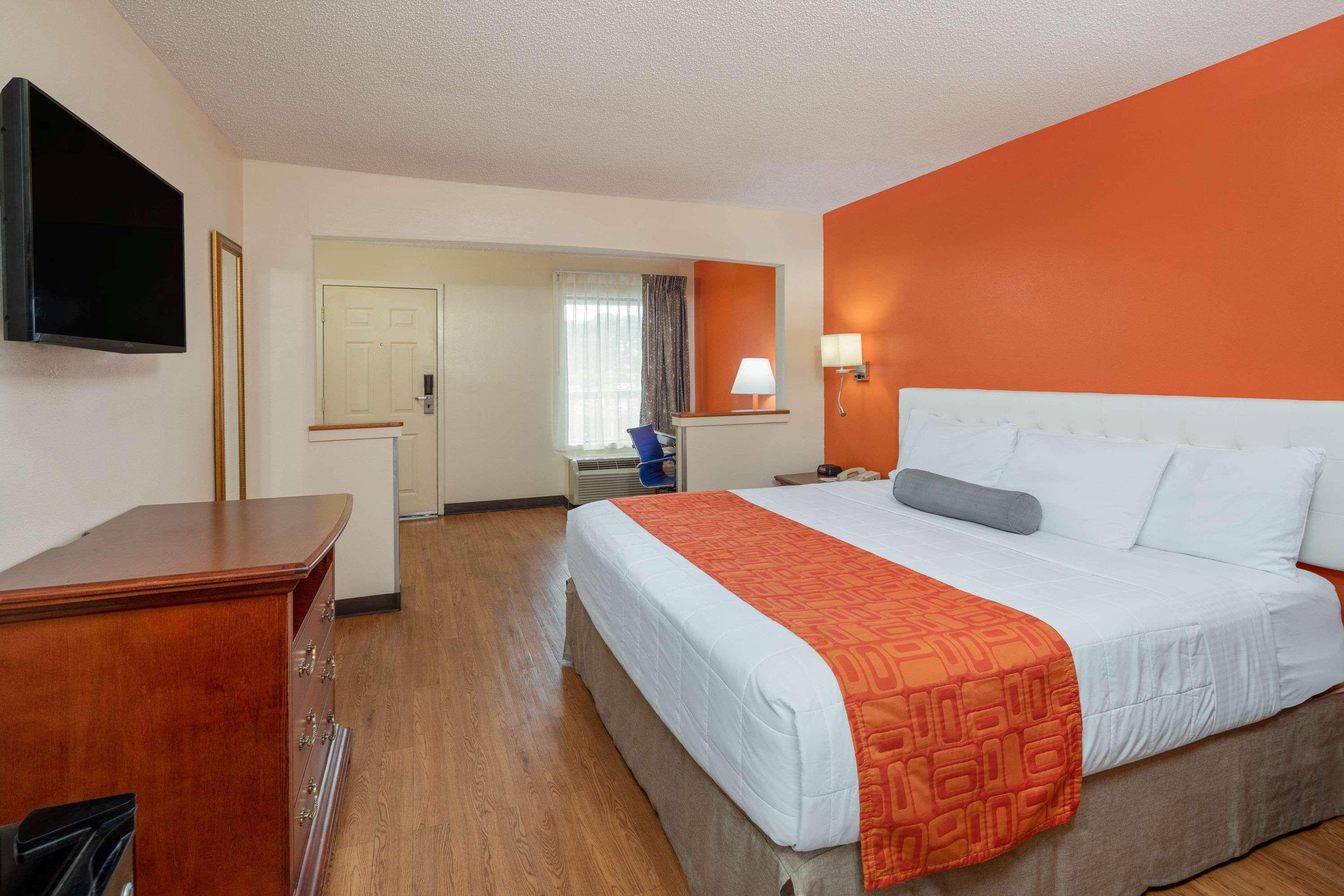 Howard Johnson By Wyndham Savannah Ga Exterior photo