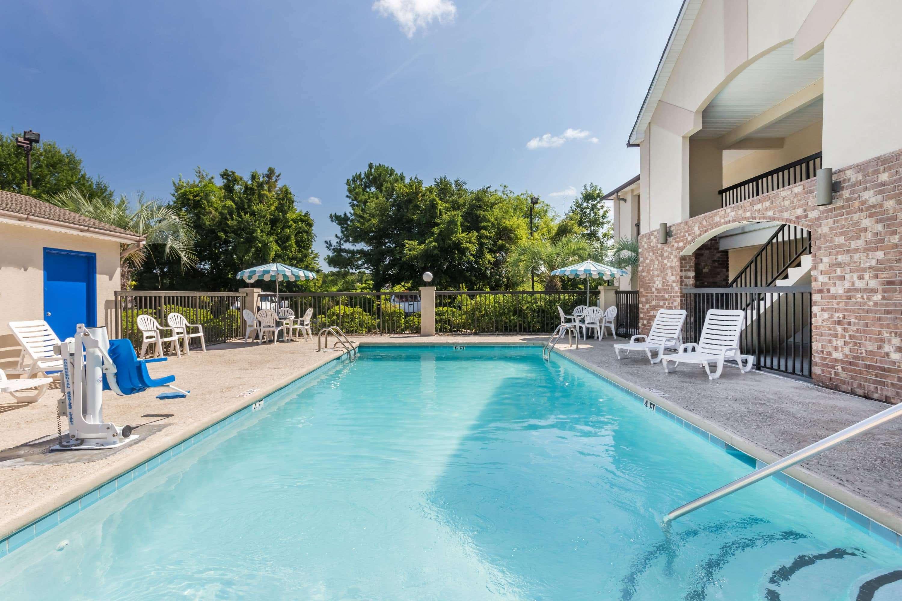 Howard Johnson By Wyndham Savannah Ga Exterior photo