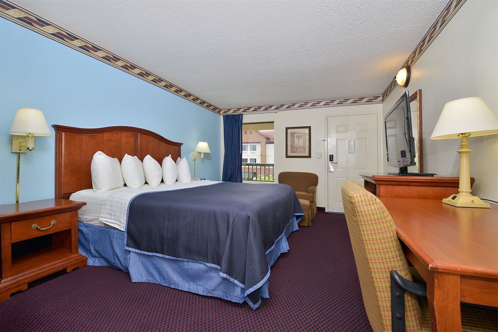 Howard Johnson By Wyndham Savannah Ga Exterior photo