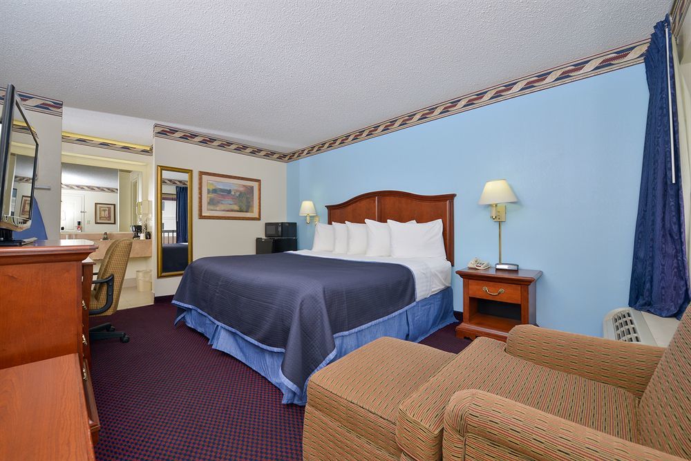 Howard Johnson By Wyndham Savannah Ga Exterior photo