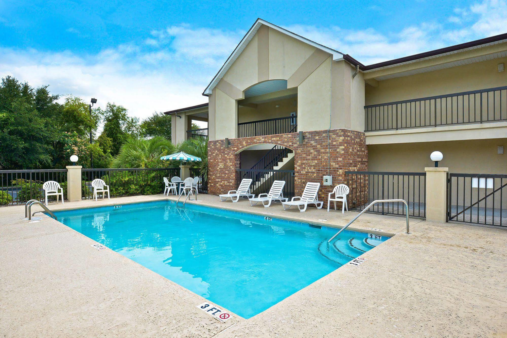 Howard Johnson By Wyndham Savannah Ga Exterior photo