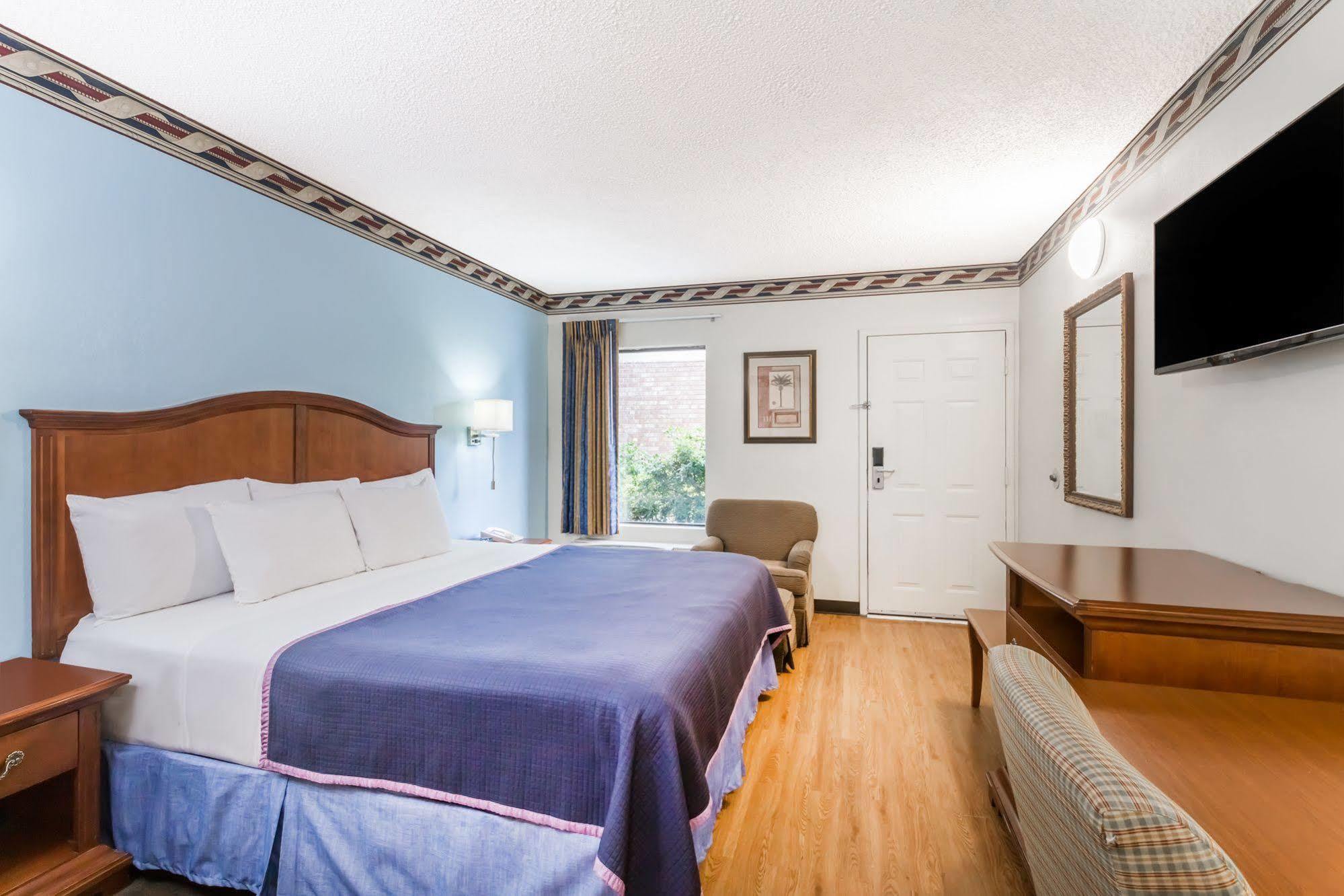 Howard Johnson By Wyndham Savannah Ga Exterior photo