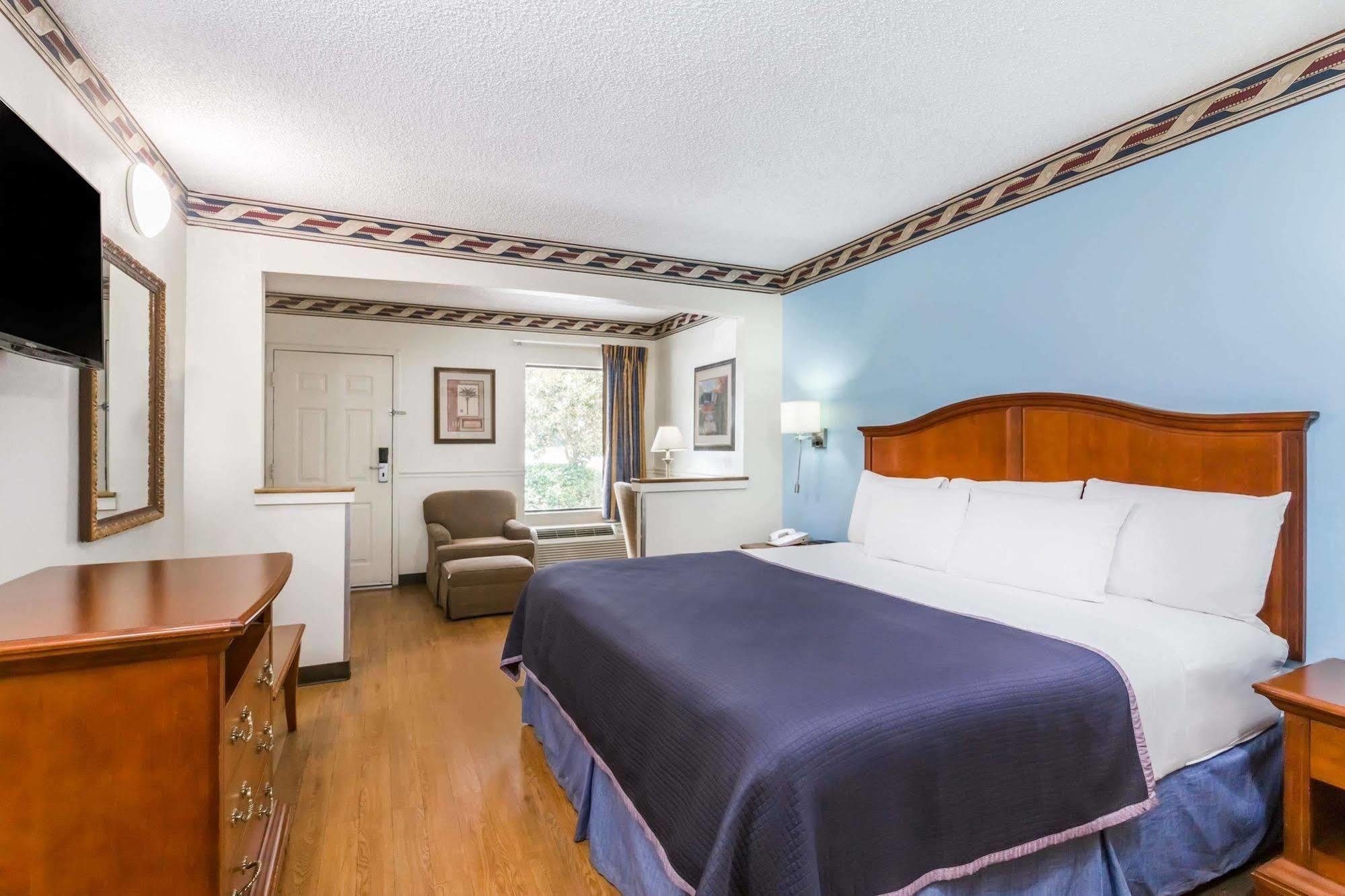 Howard Johnson By Wyndham Savannah Ga Exterior photo