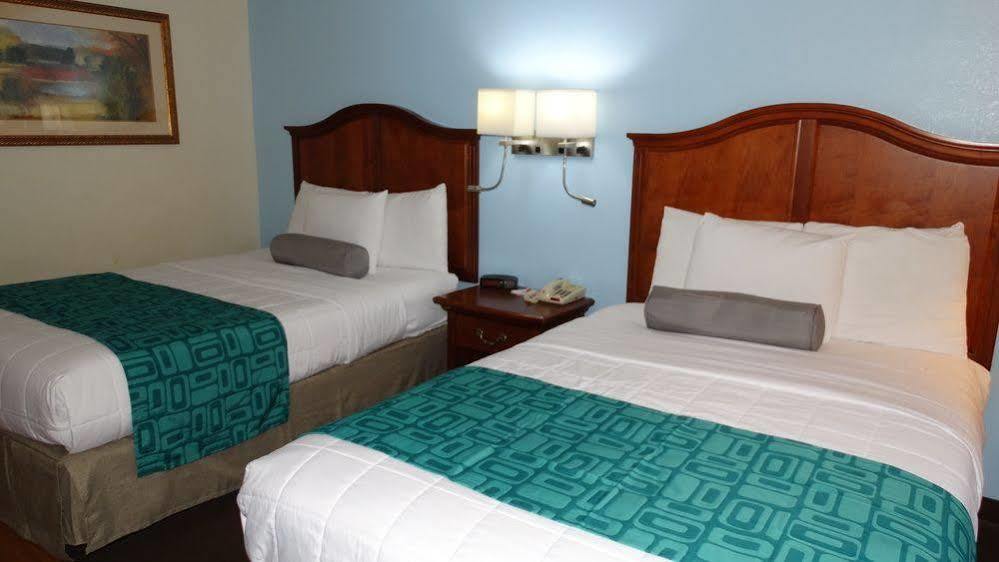Howard Johnson By Wyndham Savannah Ga Exterior photo