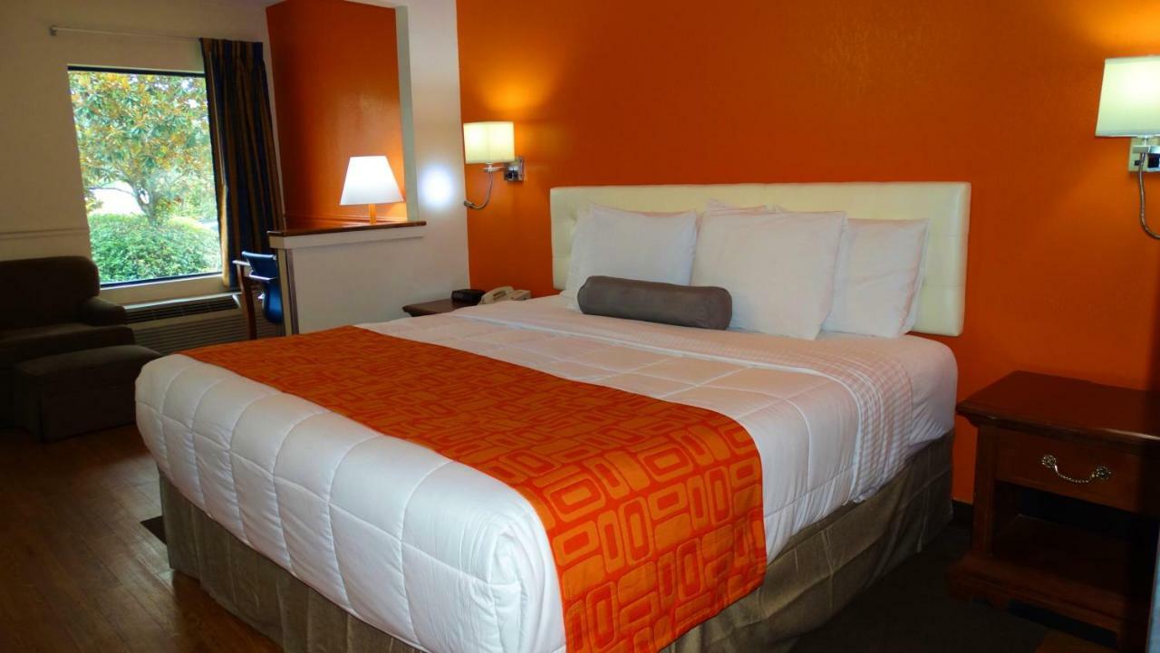 Howard Johnson By Wyndham Savannah Ga Exterior photo